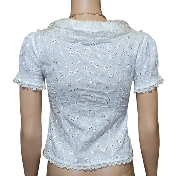 Bear Two Style Juniors/Women's Eyelet Top - Picture 3 of 8